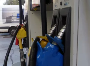 Posto de combustível tem tanque e bomba interditados em Viamão