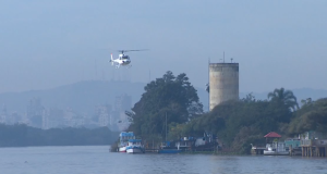 Bombeiros ampliam buscas a homem que caiu de barco e desapareceu em Porto Alegre