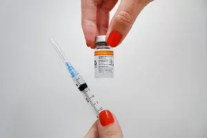 Estudo avalia a efetividade das vacinas CoronaVac e AstraZeneca