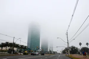Nevoeiro causa atrasos em chegadas e partidas no Aeroporto Salgado Filho, em Porto Alegre