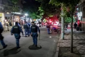 Guarda Municipal dispersa aglomerações e homem é detido por desacato em Porto Alegre