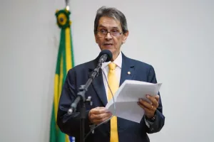 Polícia Federal prende Roberto Jefferson, aliado de Bolsonaro, em inquérito sobre milícias digitais