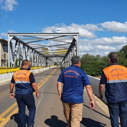 Técnicos da Defesa Civil vistoriam Ponte do Fandango, em Cachoeira do Sul