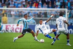 "Não foi um jogo de segunda divisão", disse Dênis Abrahão após Grêmio empatar com o Cruzeiro