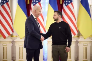 Joe Biden faz visita surpresa a Kiev e se reúne com Zelensky