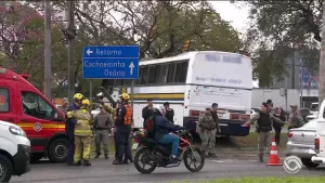 Morre motorista de ônibus envolvido em acidente com carro em Porto Alegre