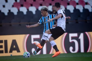 "Alguns jogadores precisam acordar", diz Renato após Grêmio perder para o Vasco