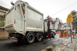 Nova empresa assume coleta de lixo em Porto Alegre