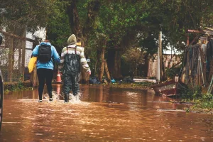 Defesa Civil de Porto Alegre mantém alerta para inundações na Capital