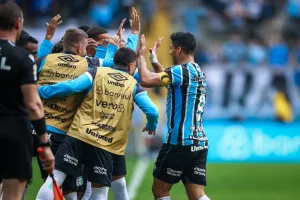 "O título está distante, mas a chance matemática ainda existe", diz Renato após Grêmio vence o Cuiabá