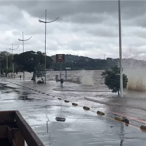 Ipanema, em Porto Alegre, alagada pela cheia do Guaíba